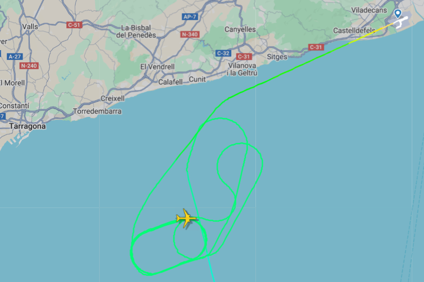 An Emirates flight arriving from Dubai had difficulty landing in Barcelona