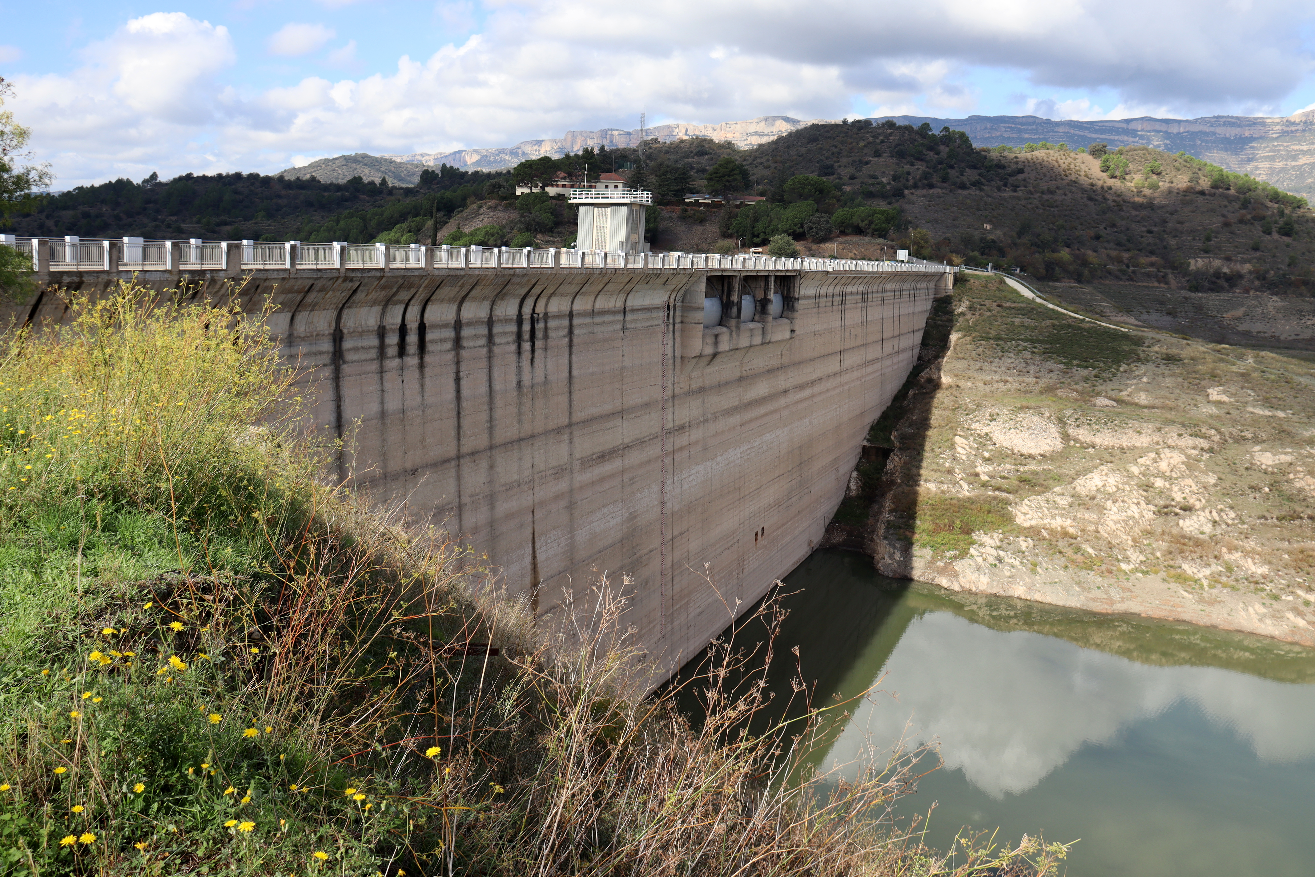 The water level at Siurana reservoir