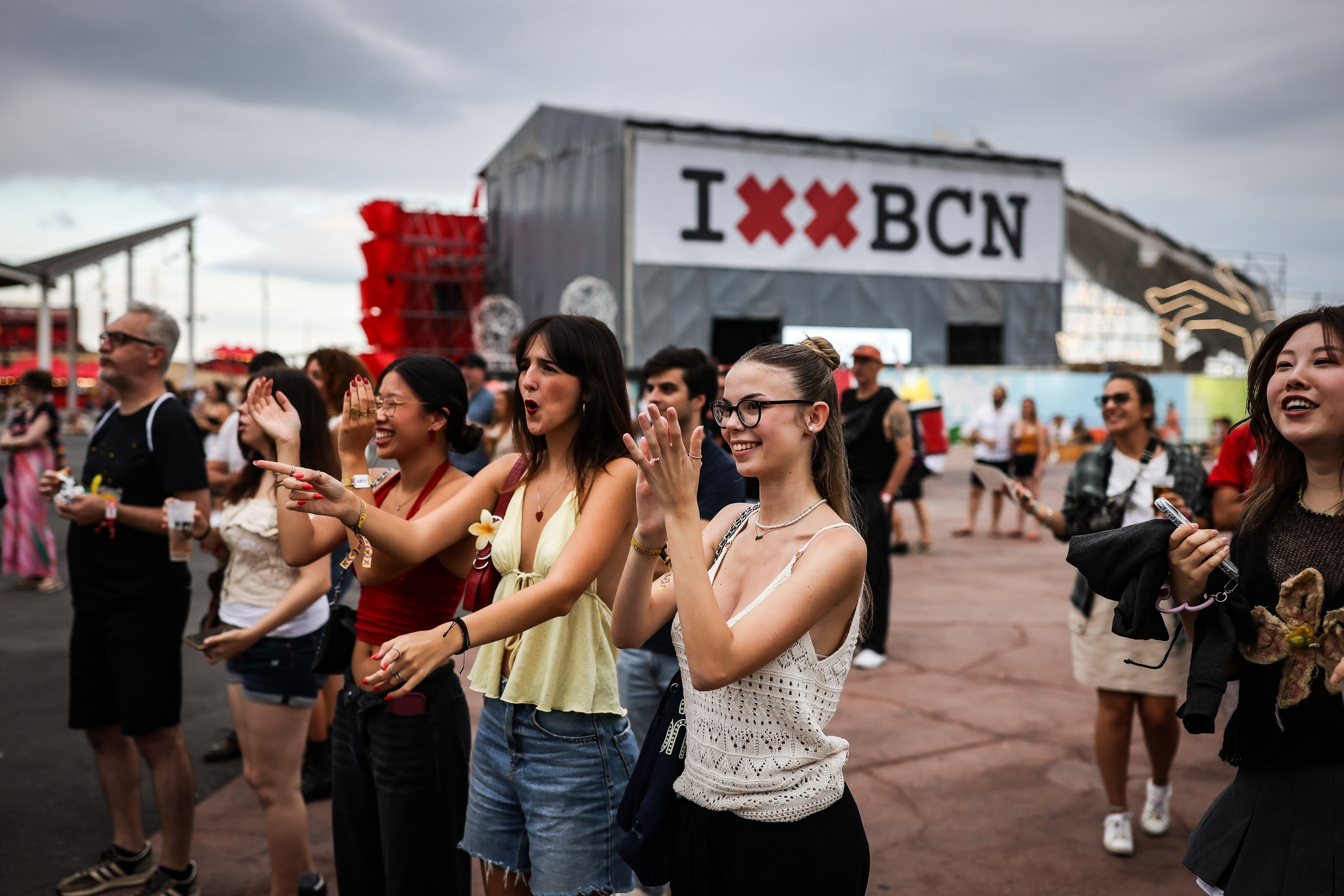 Several attendees of the 2025 Cruïlla Festival enjoying some concerts
