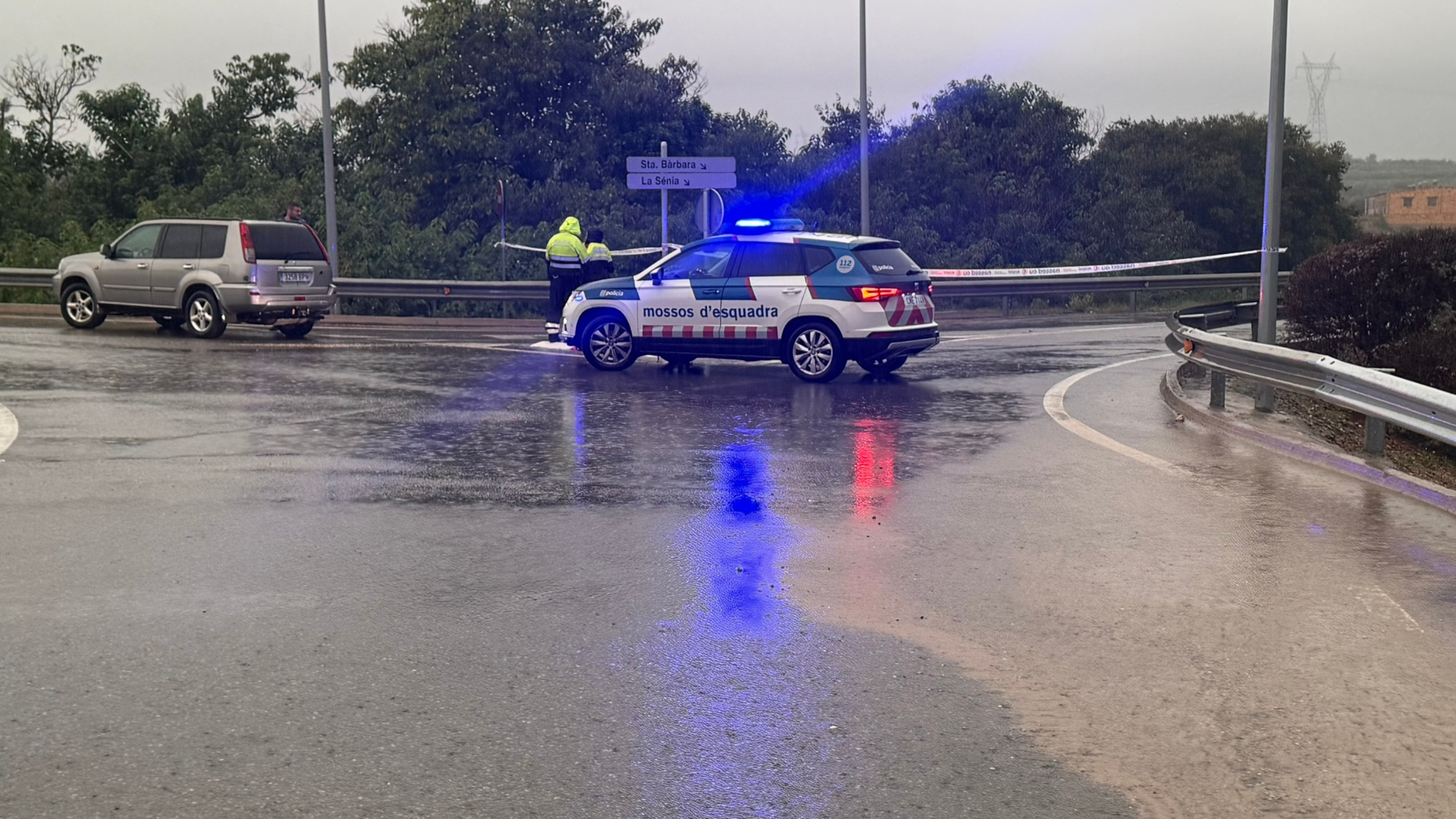 Dispositiu policial al pont de la T-344 a Masdenverge