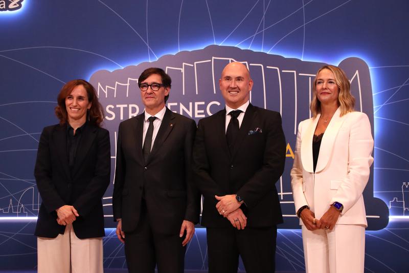 Spain's health minister Mónica García, Catalan president Salvador Illa, AstraZeneca’s president in Spain Rick R. Suárez, and AstraZeneca's director of corporate affairs and market access Marta Moreno