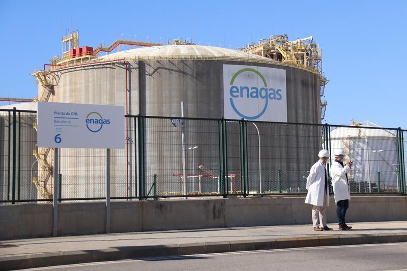 One of Barcelona's regasification plants owned by Spanish gas company Enagas (by Aina Martí)
