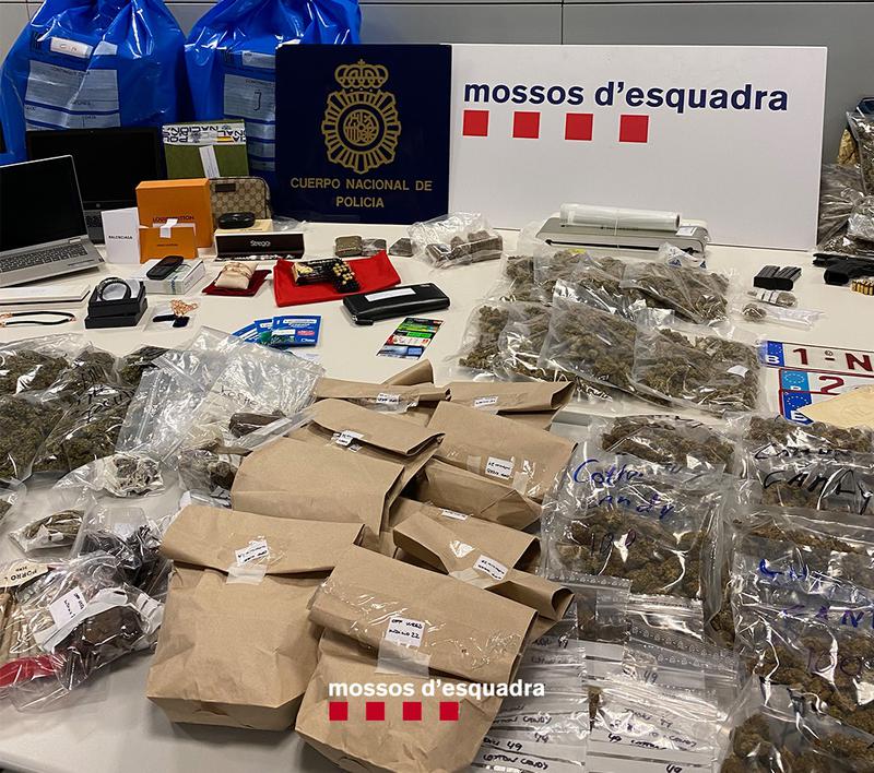 Drugs, weapons and money confiscated in a joint operation by the Catalan, Spanish and Dutch police forces