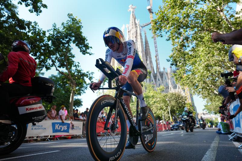Cyclist participating in the Tour de France, passing the Sagrada Família in stage one
