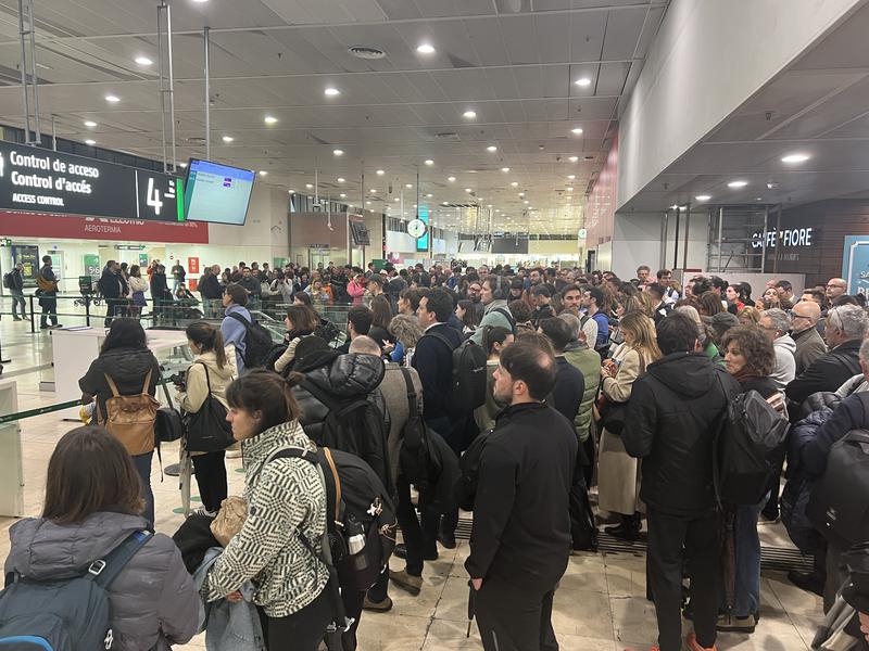 Commuters waiting in Sants station in Barcelona after an incident in the train line