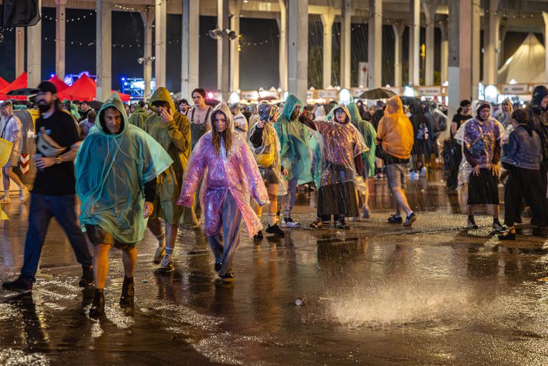 Fans getting soaked in the rain on the first day of Primavera Sound 2026
