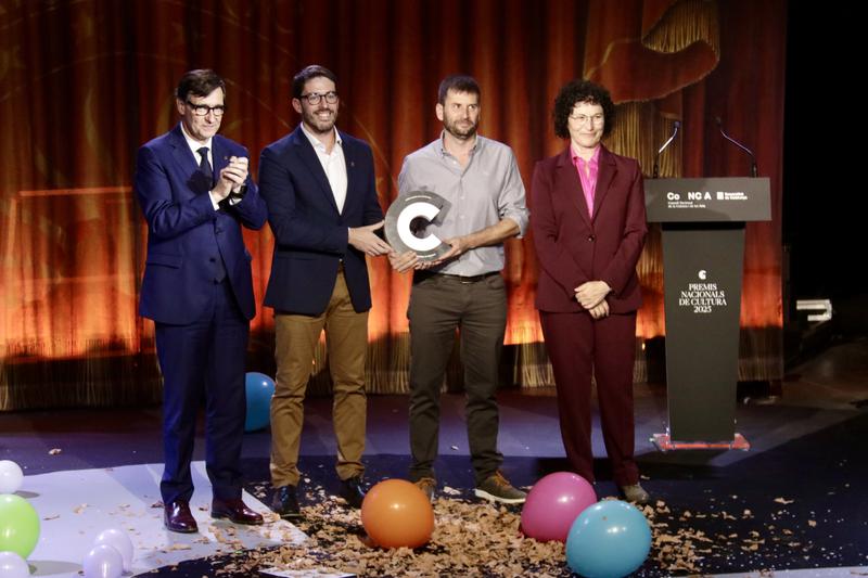 Castellers de Vilafranca receiving the 2025 National Culture Award from Catalan president Salvador Illa