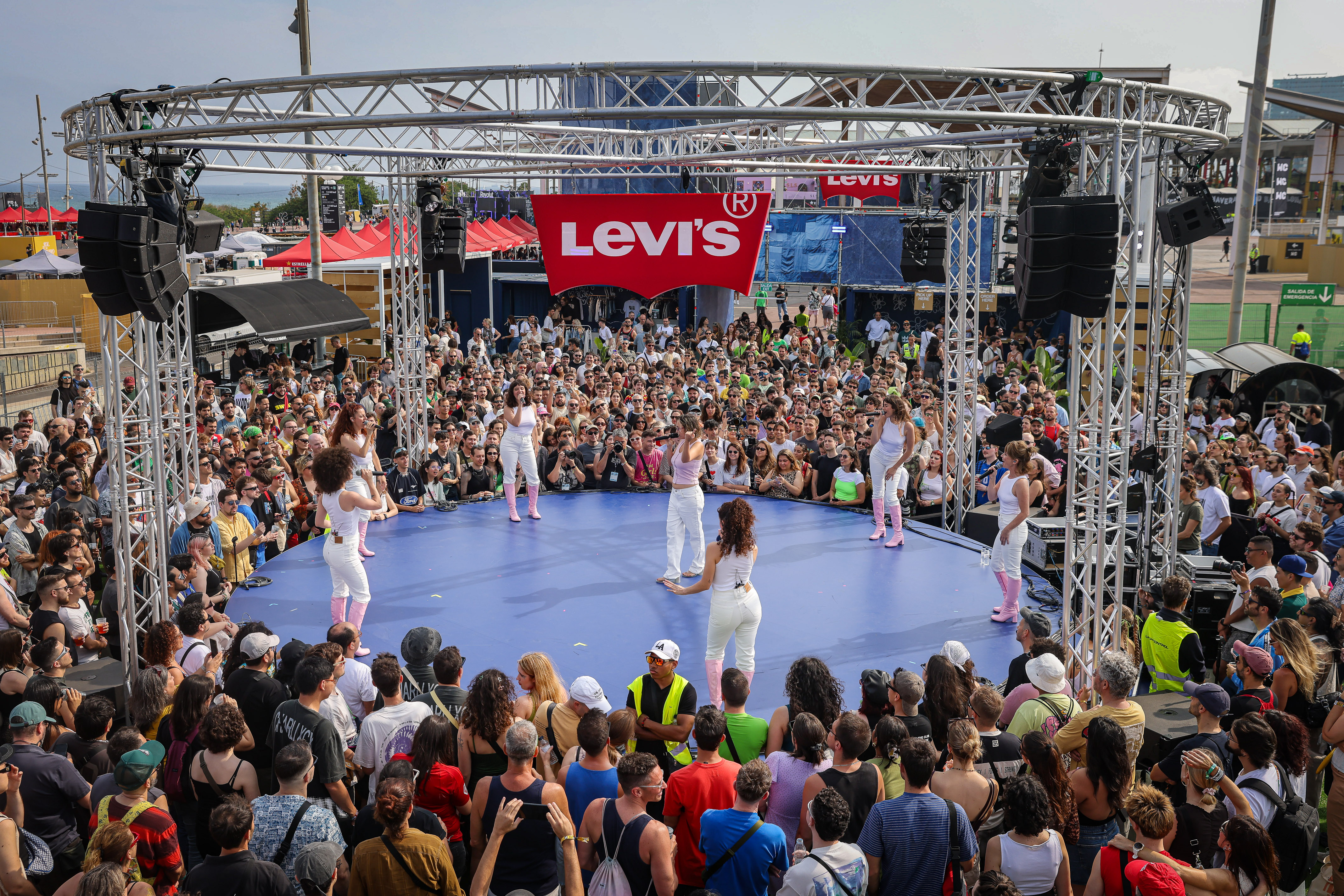 Rigoberta Bandini performed in front of hundreds at Primavera Sound