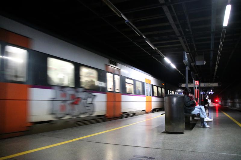 A Rodalies train in the Clot-Aragó station