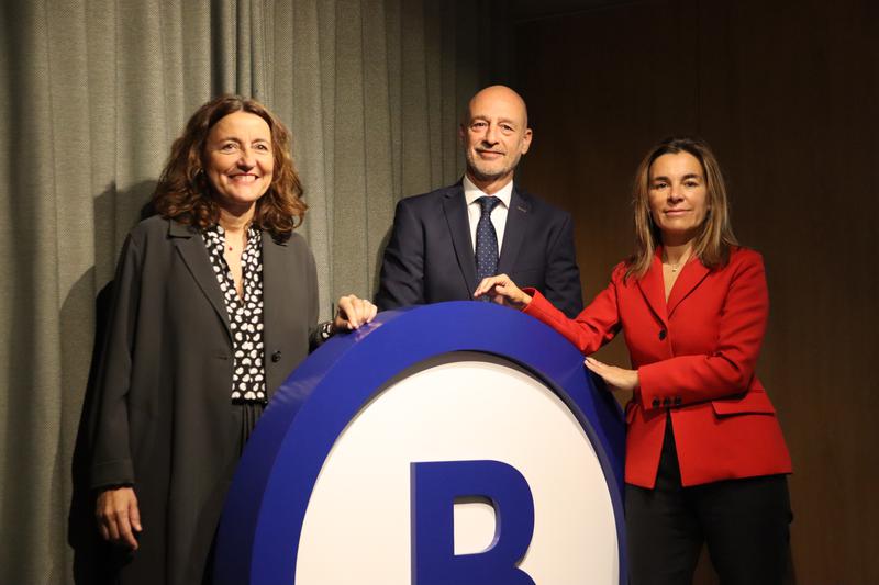 The president of Barcelona Global, Maite Barrera, the general manager, Mercè Conesa, and the deputy general manager of Banc Sabadell, Xavier Comerma, during the presentation of the International Talent Monitor survey