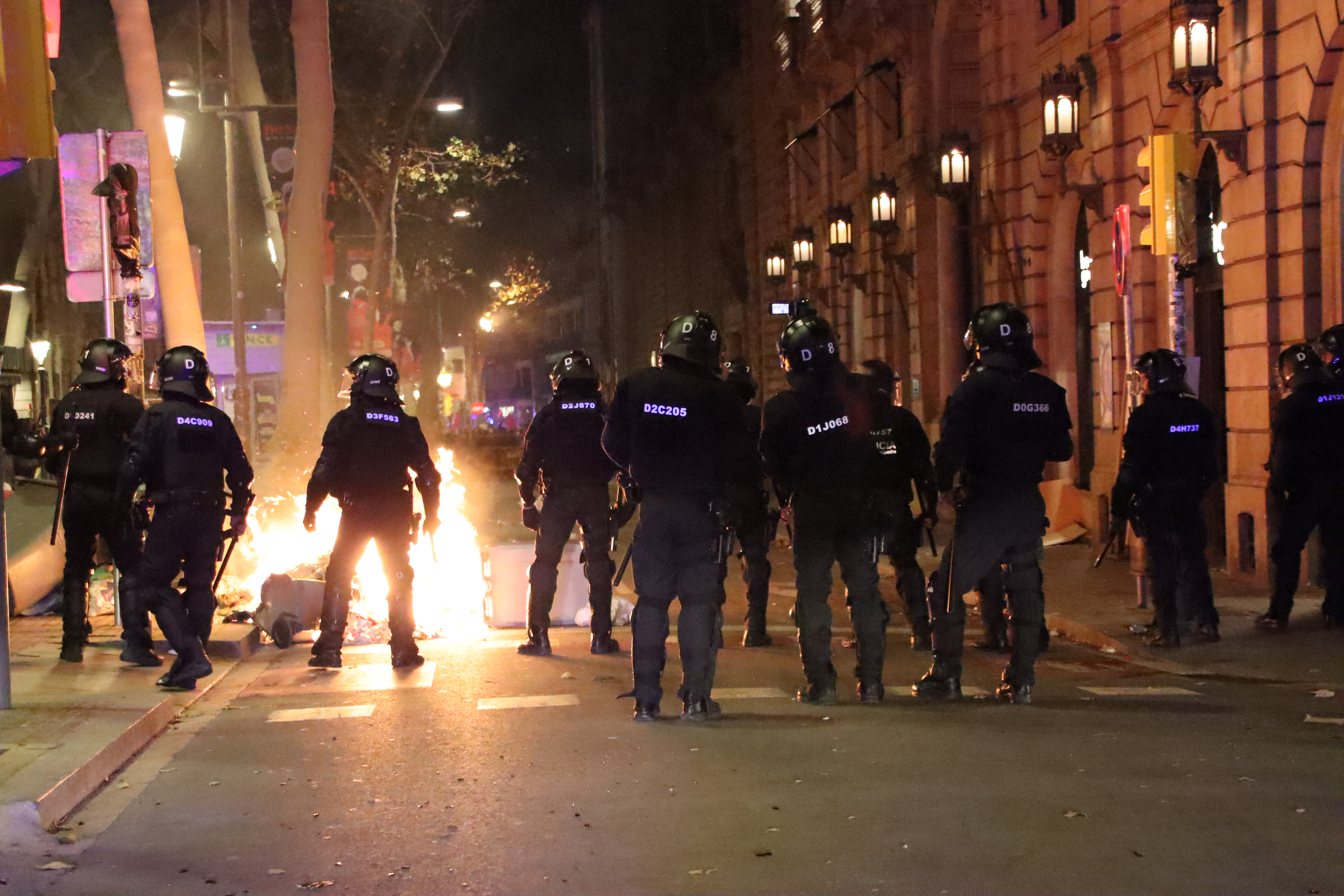 Agents de la BRIMO a la Rambla després de les càrregues