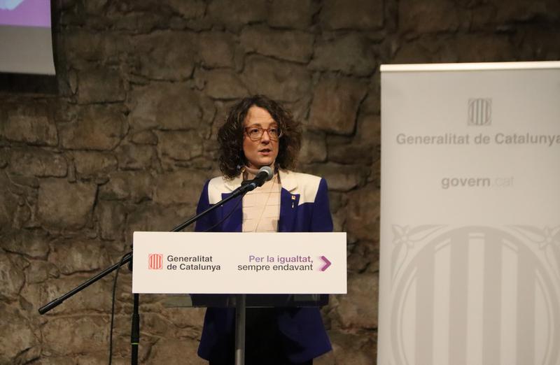 Equality Minister, Tània Verge, presenting the new Crisis Intervention Service (SIC) program