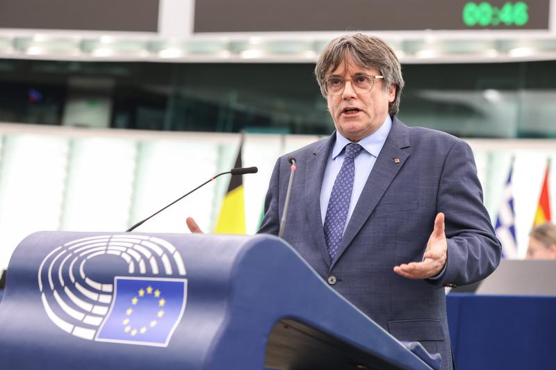 Junts MEP and former Catalan president Carles Puigdemont addresses the European Parliament and Spanish PM Pedro Sánchez in Strasbourg