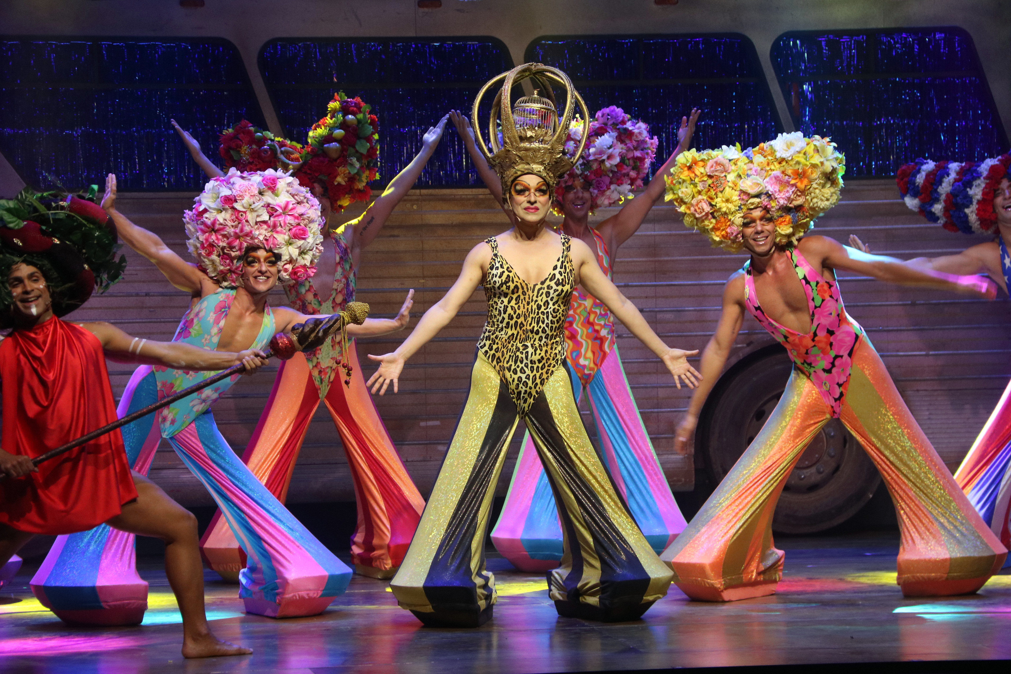 A moment of the performance 'Priscilla. Queen of the Desert' in Teatre Tívoli in Barcelona