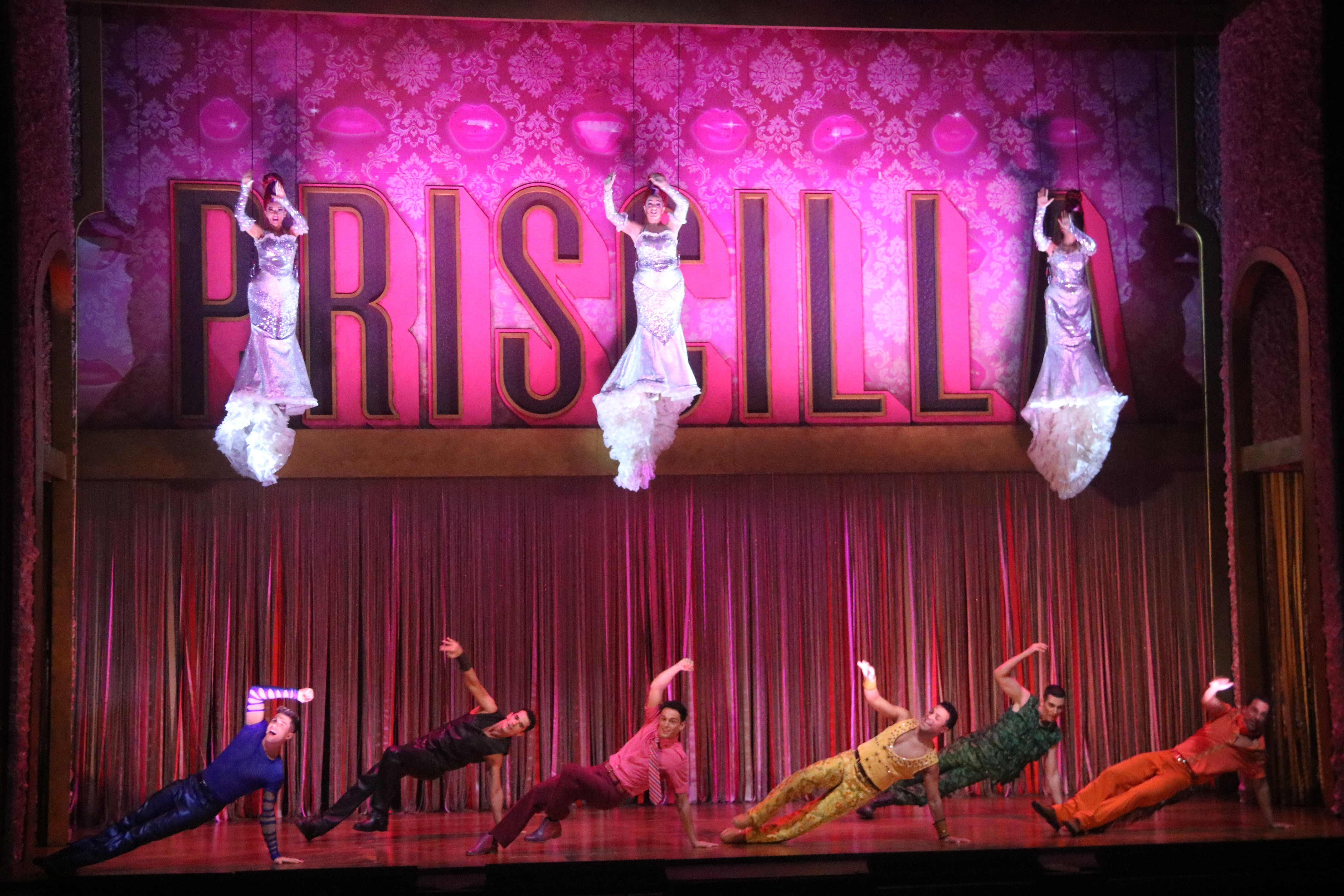 A moment of the performance 'Priscilla. Queen of the Desert' in Teatre Tívoli in Barcelona