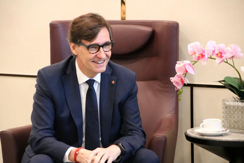 The Catalonia President, Salvador Illa, in a meeting at the Singapore Business Federation