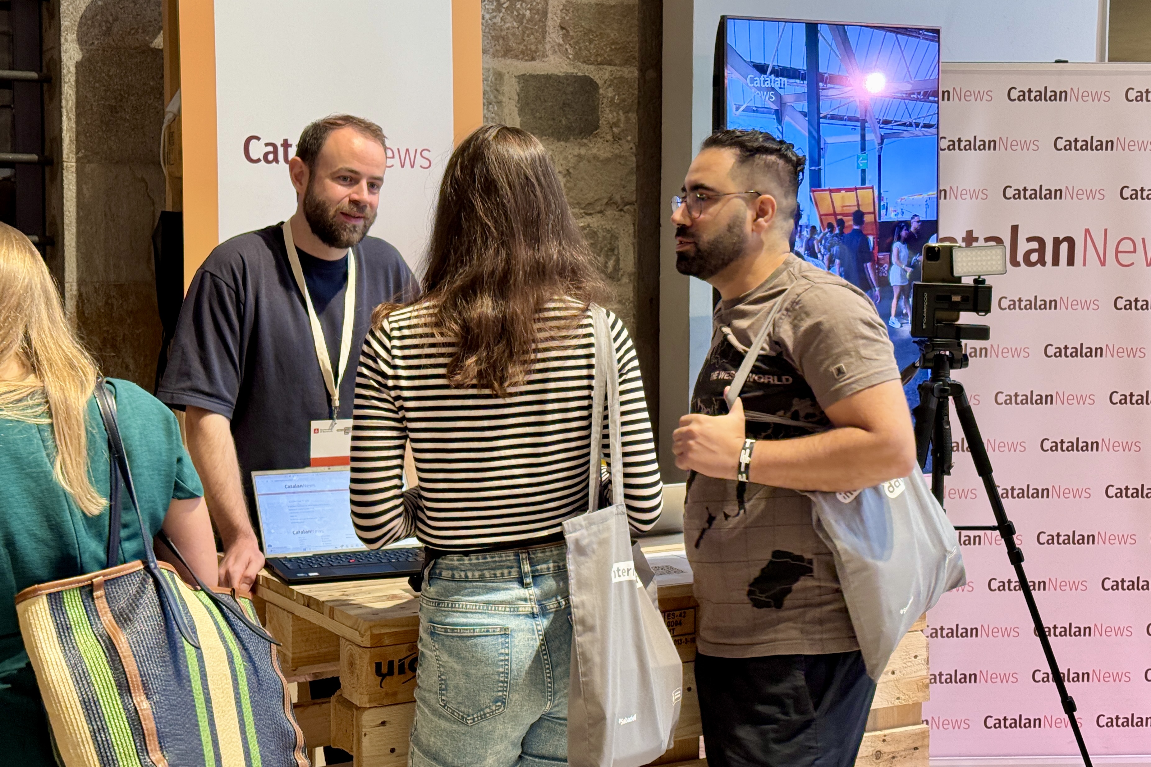 Visitors at the Barcelona International Community Day at Catalan News' booth on October 25, 2025