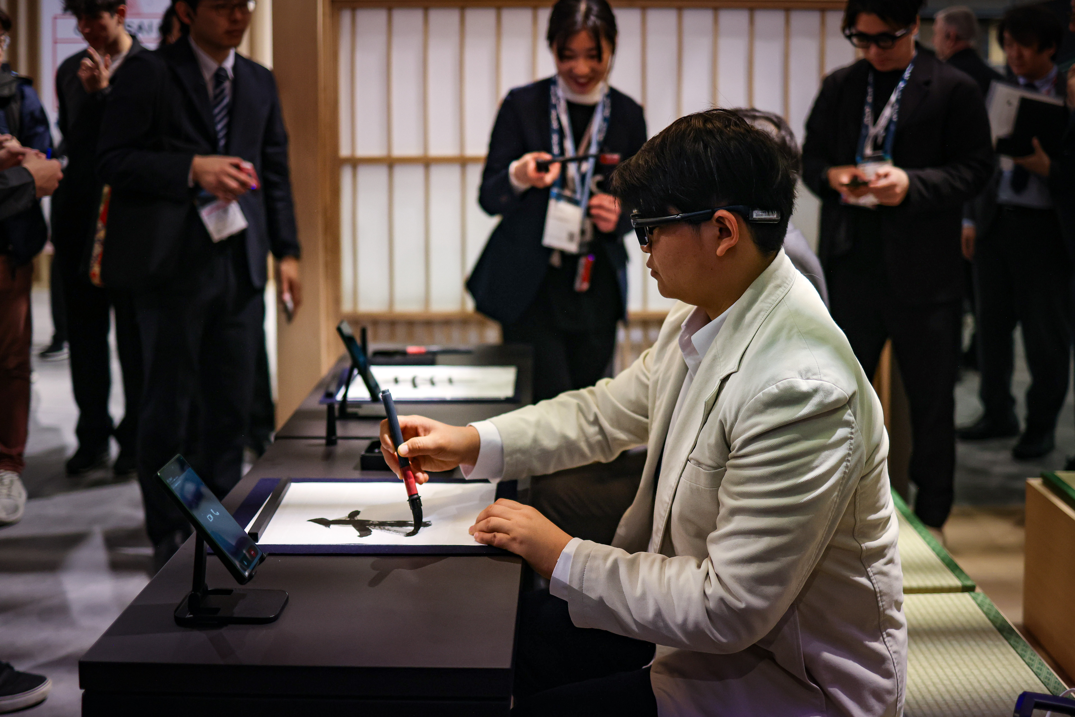 Calligraphy with smartglasses