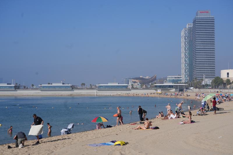 Image of the public at Barceloneta beach, Barcelona