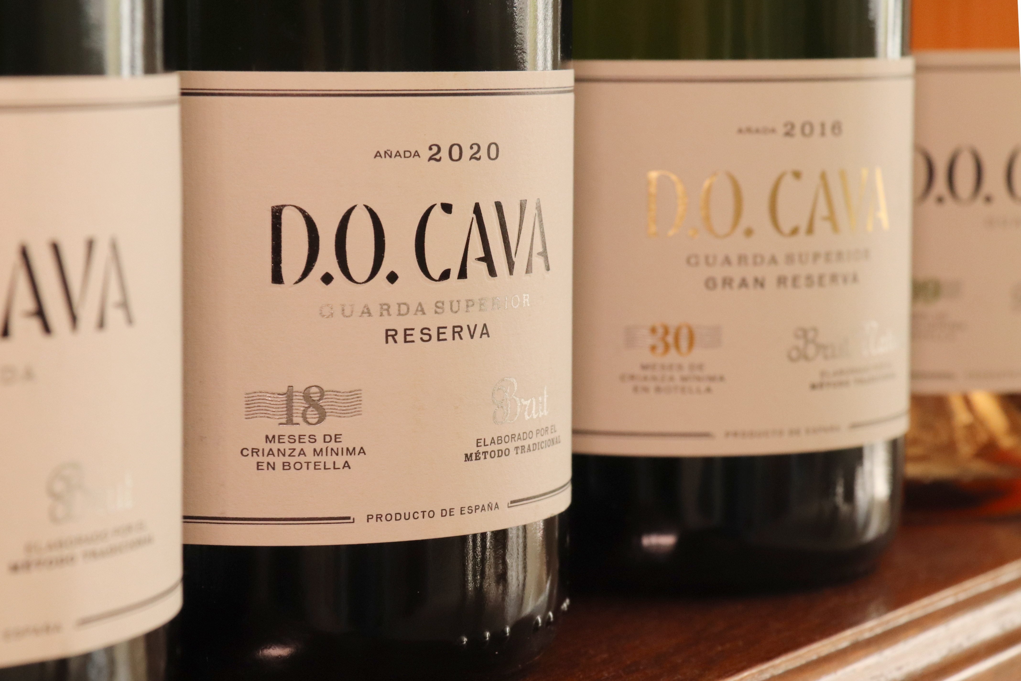 DO Cava bottle tags