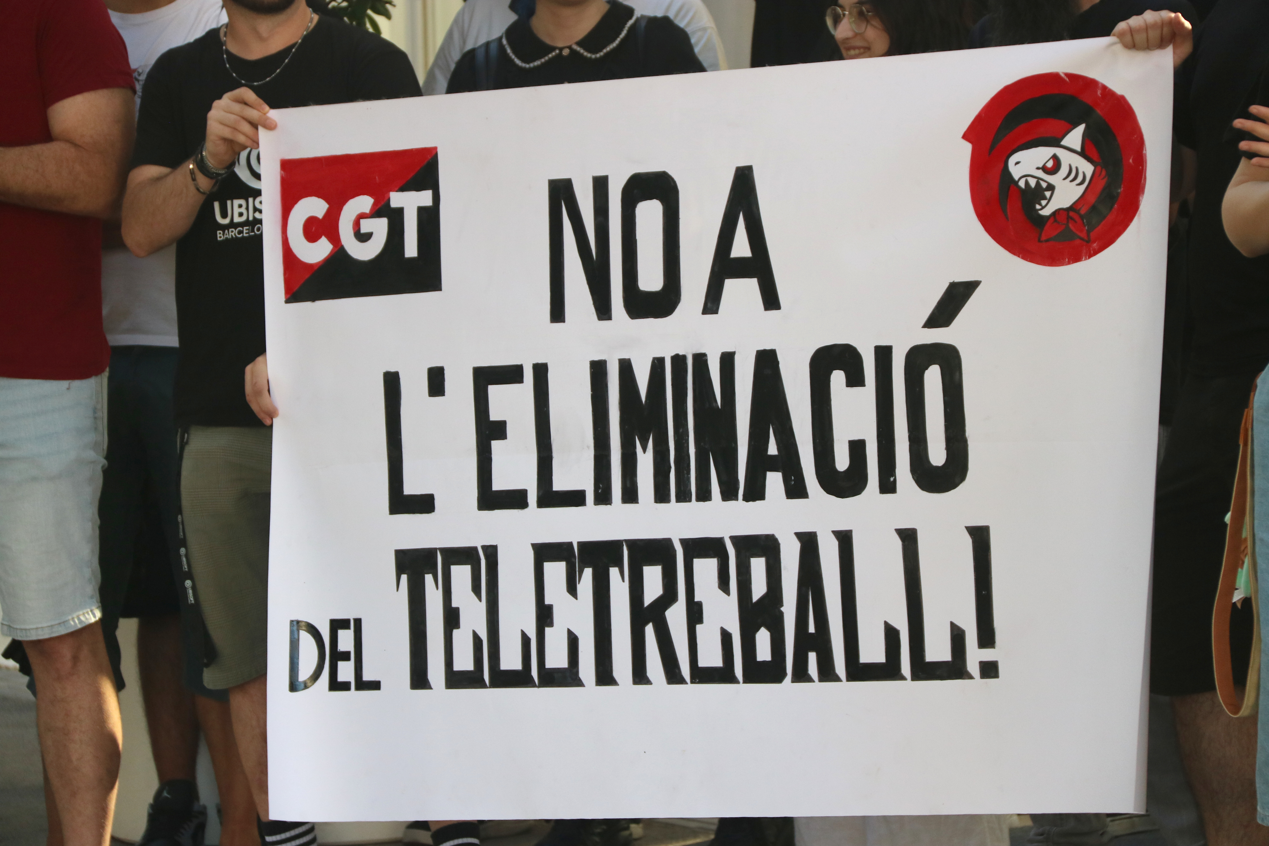 A sign against the elimination of remote working