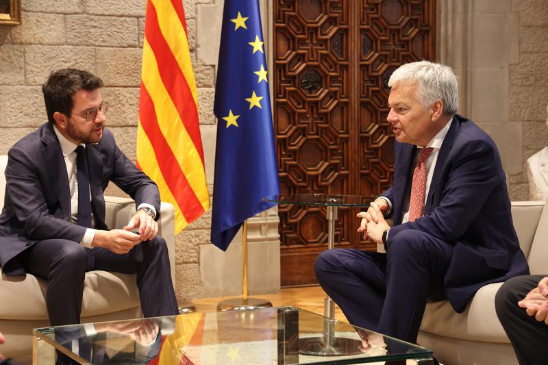Catalan president Pere Aragonès with European Commissioner for Justice, Didier Reynders, in the Catalan government headquarters on October 18, 2023