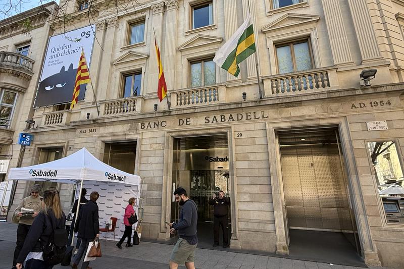 L’OCU exigeix el compliment dels acords de protecció als usuaris en l’opa del BBVA sobre el Sabadell