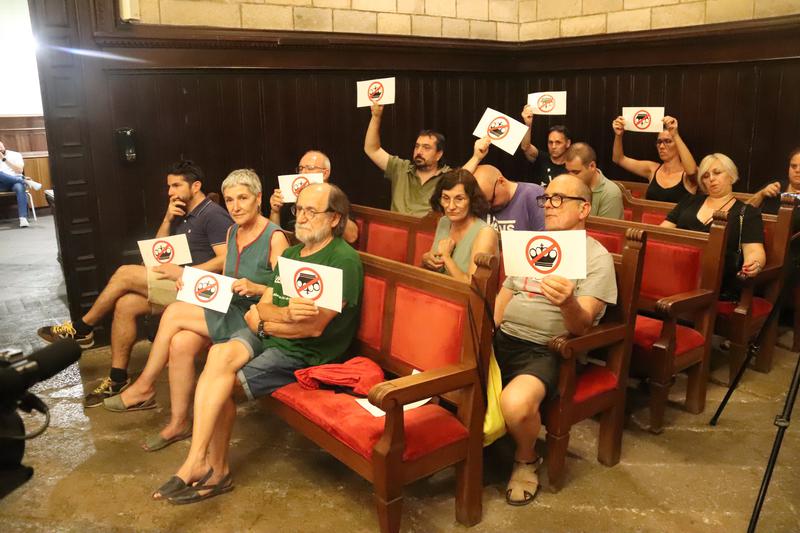 Anti-monarchy activists at the Girona city council plenary meeting