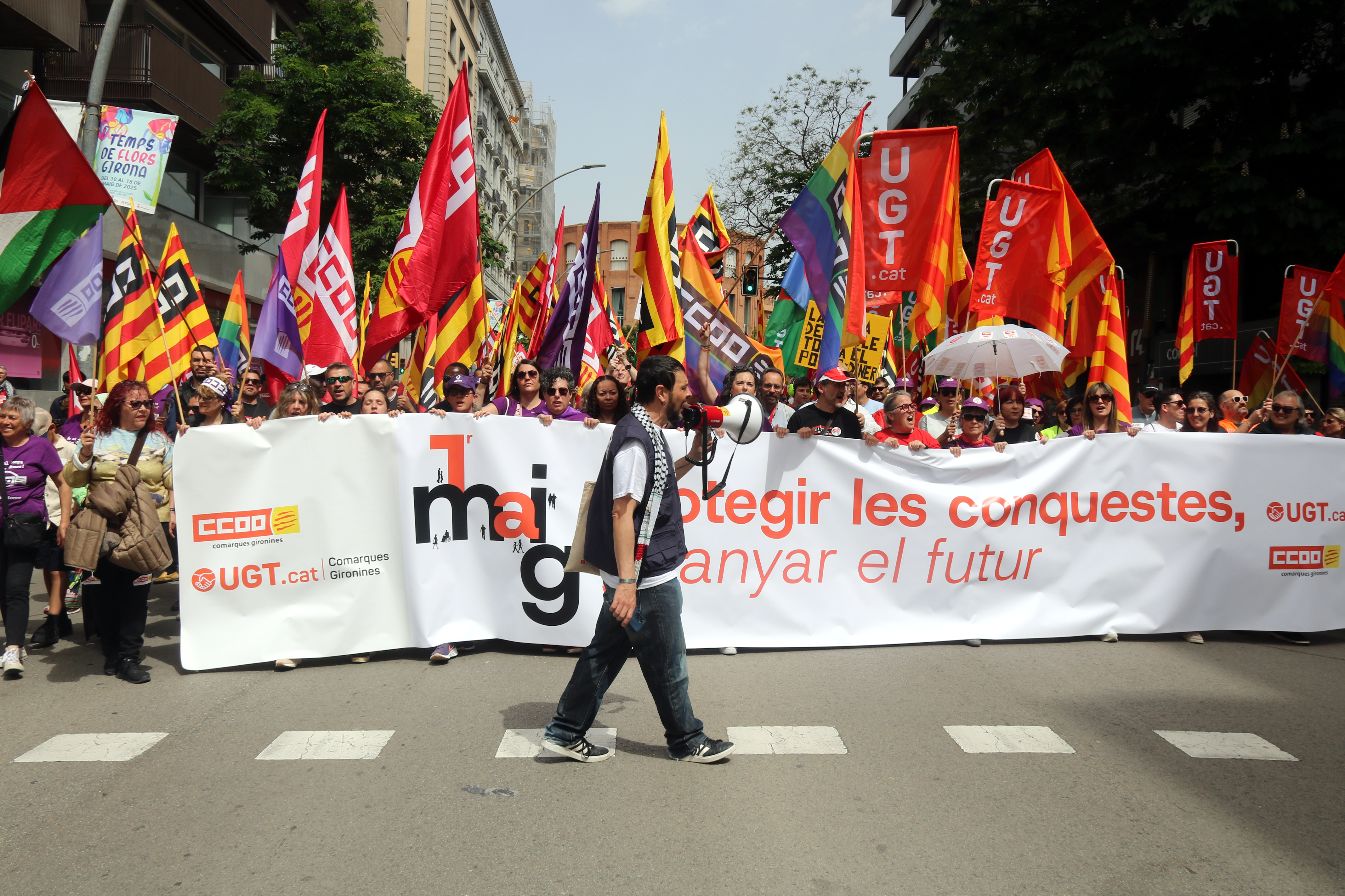 A demonstration in Girona organized by CCOO and UGT on May 1 saw around 500 attendees