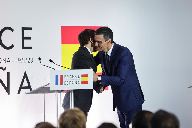 Spanish PM Pedro Sánchez and French president Emmanuel Macron at the Barcelona summit