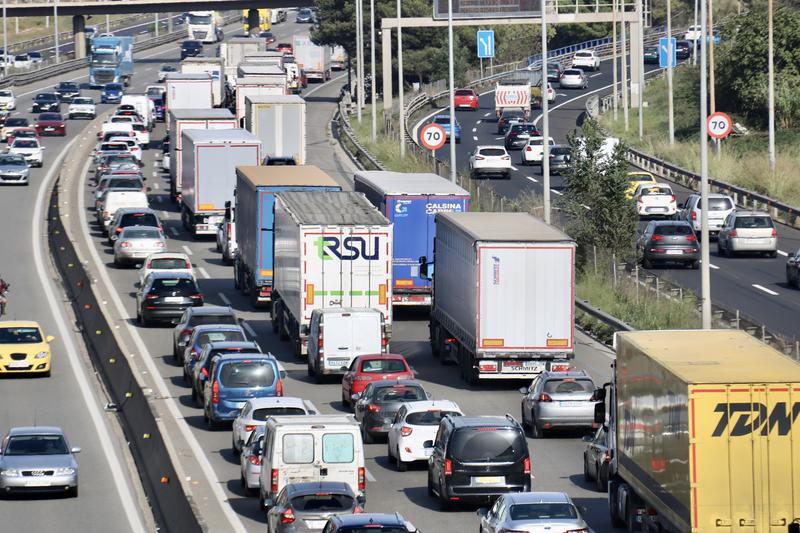 Traffic on the AP-7 highway near Cerdanyola del Vallès on October 28, 2022