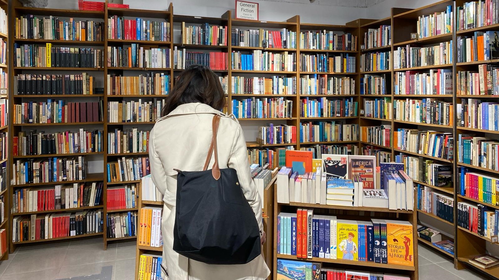 Hibernian second hand bookstore is one of the English bookshops in Barcelona