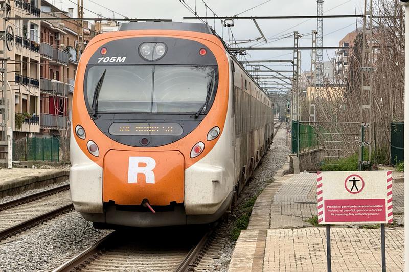 A Rodalies train departs from Cerdanyola del Vallès station
