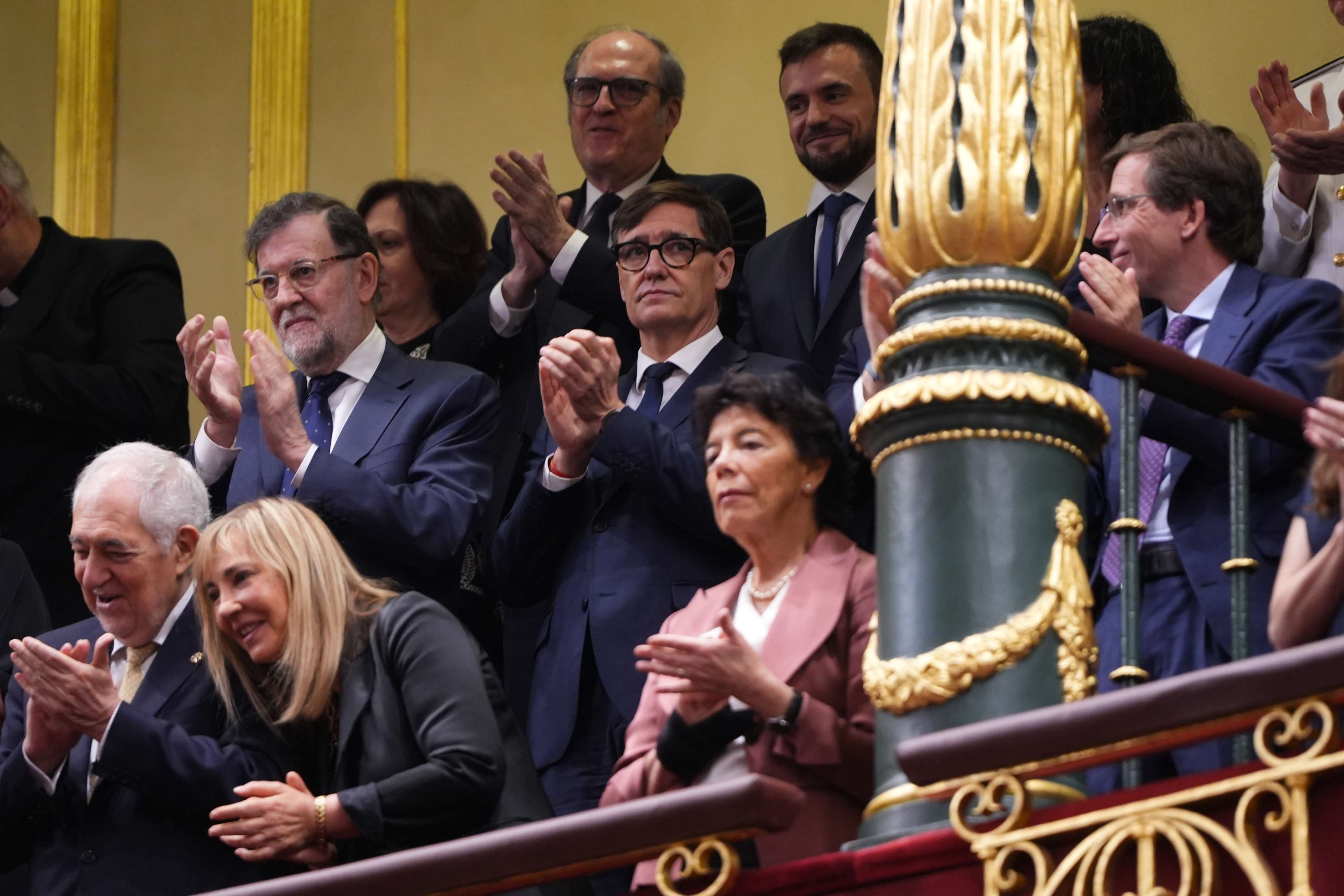 Catalan President Salvador Illa applauds the Pope's speech to Congress