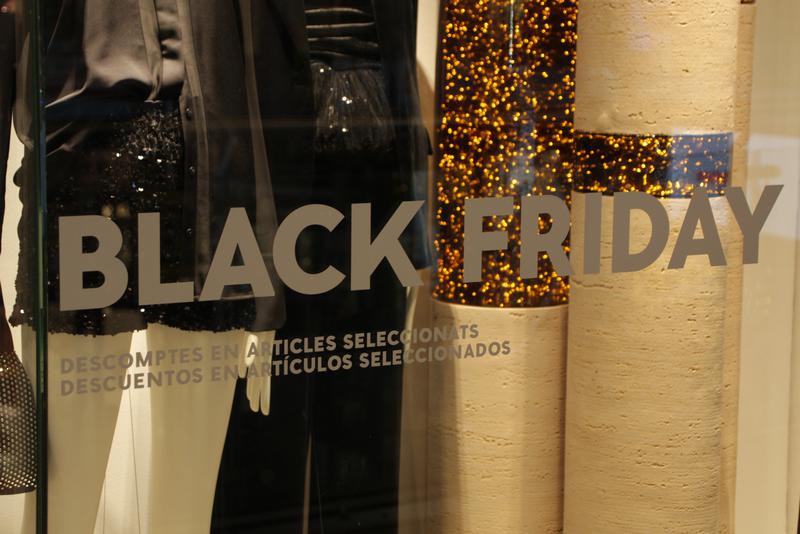 Black Friday signage at the Arenas Barcelona mall