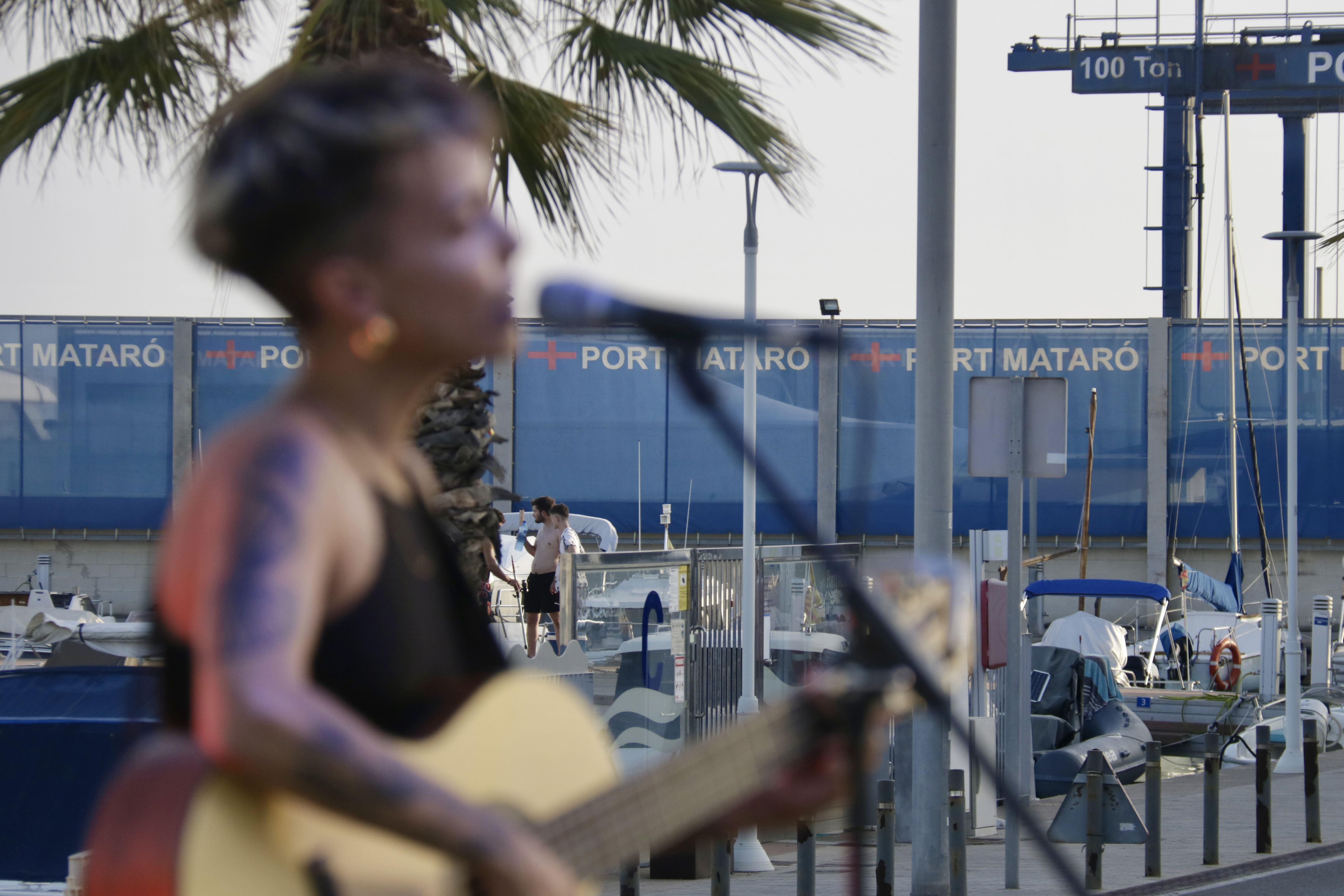 The singer, Maio, during a concert of the Posidònia Fest in Mataró's port in August 2024