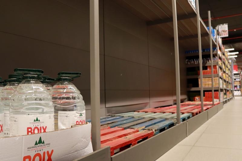 Empty shelves in a supermarket in Sitges after the blackout lived across Catalonia and Spain