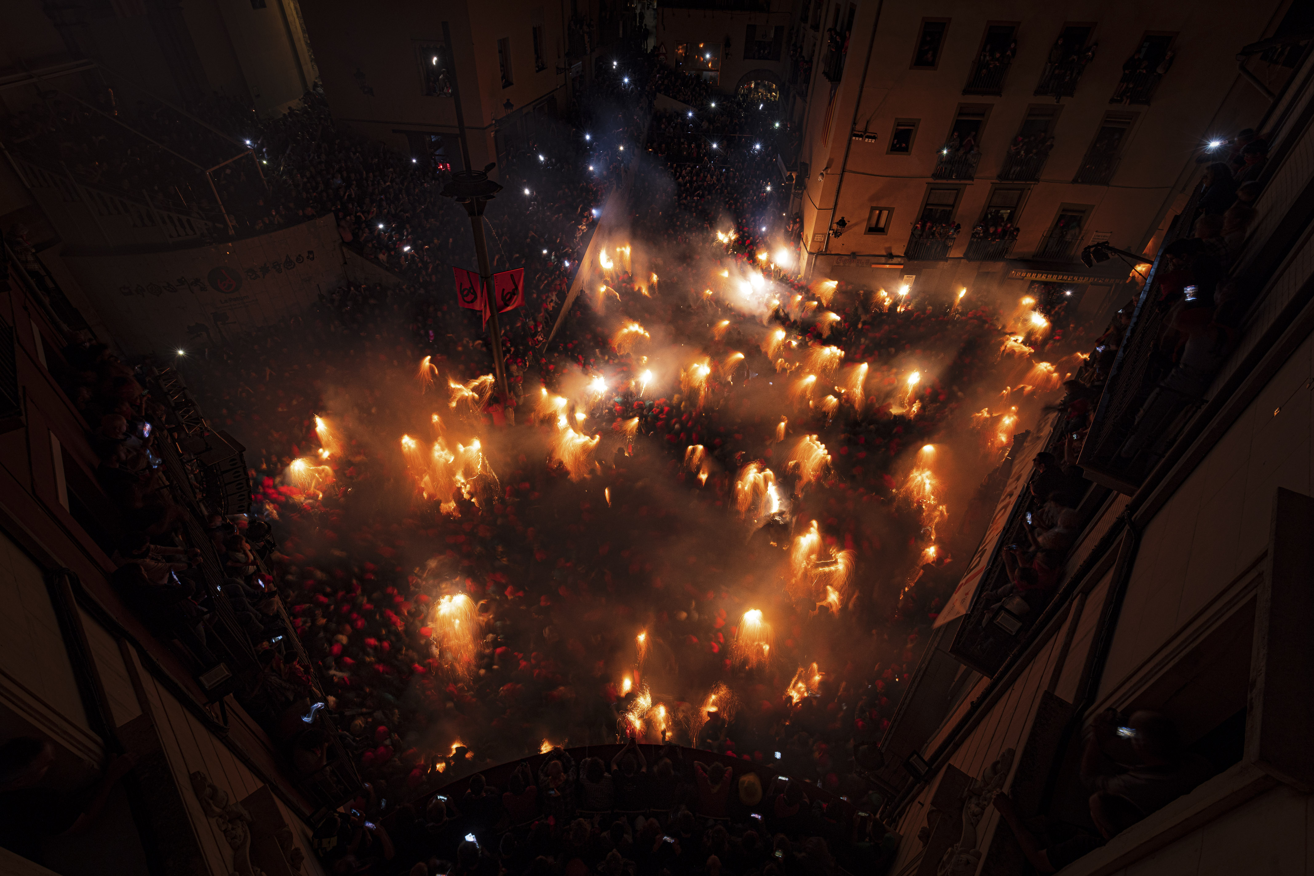 Fire takes over Sant Pere de Berga square in last year's La Patum