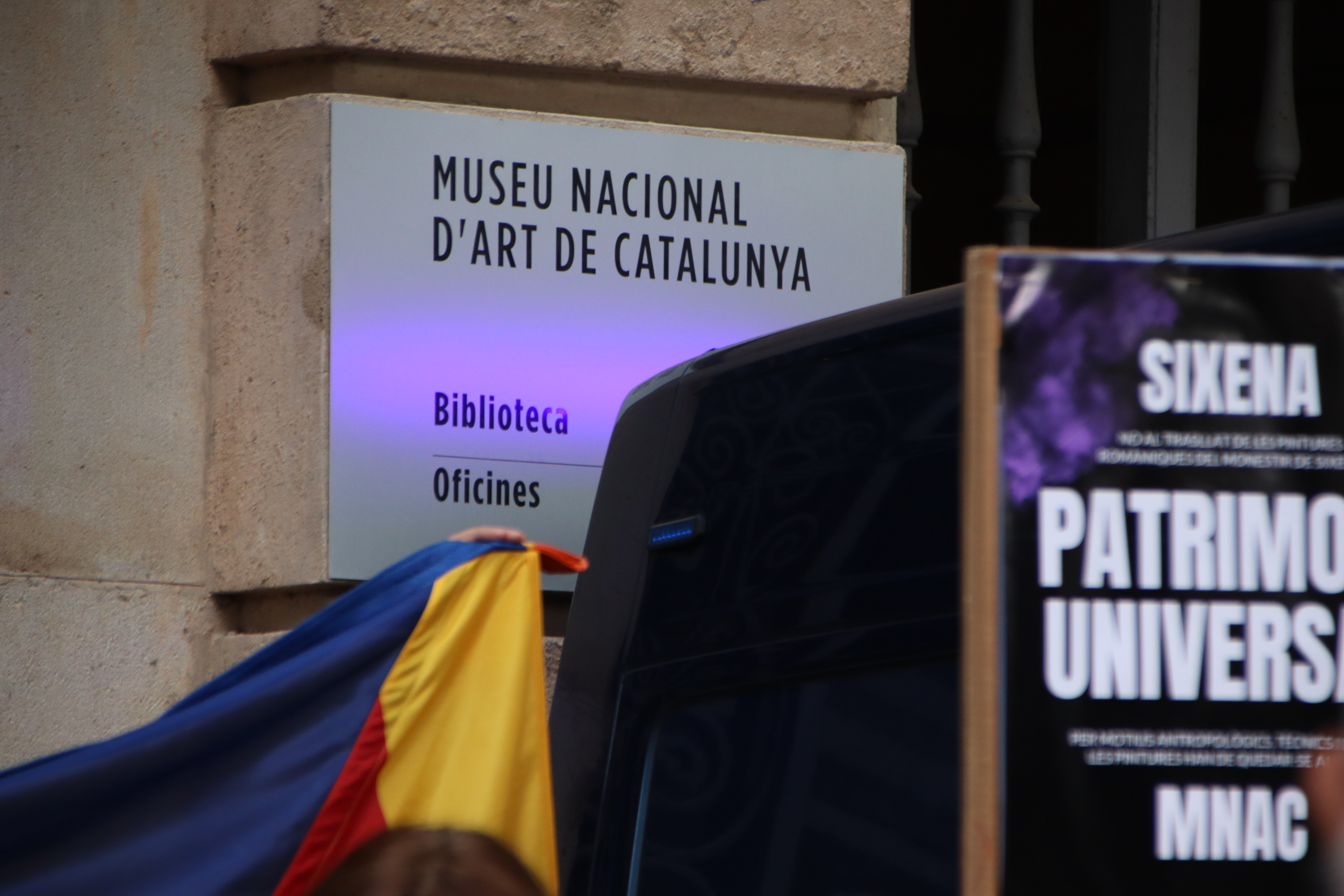 The entrance to the offices at MNAC