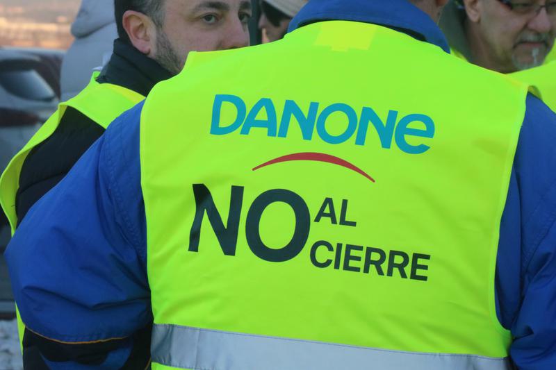 A Danone worker wears a gilet protesting against the closure of the Parets del Vallès factory 