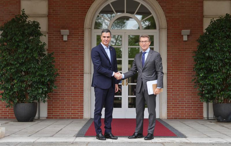 Spanish PM Pedro Sánchez meets with the leader of the opposition People's Party, Alberto Núñez Feijóo, at the Spanish government headquarters