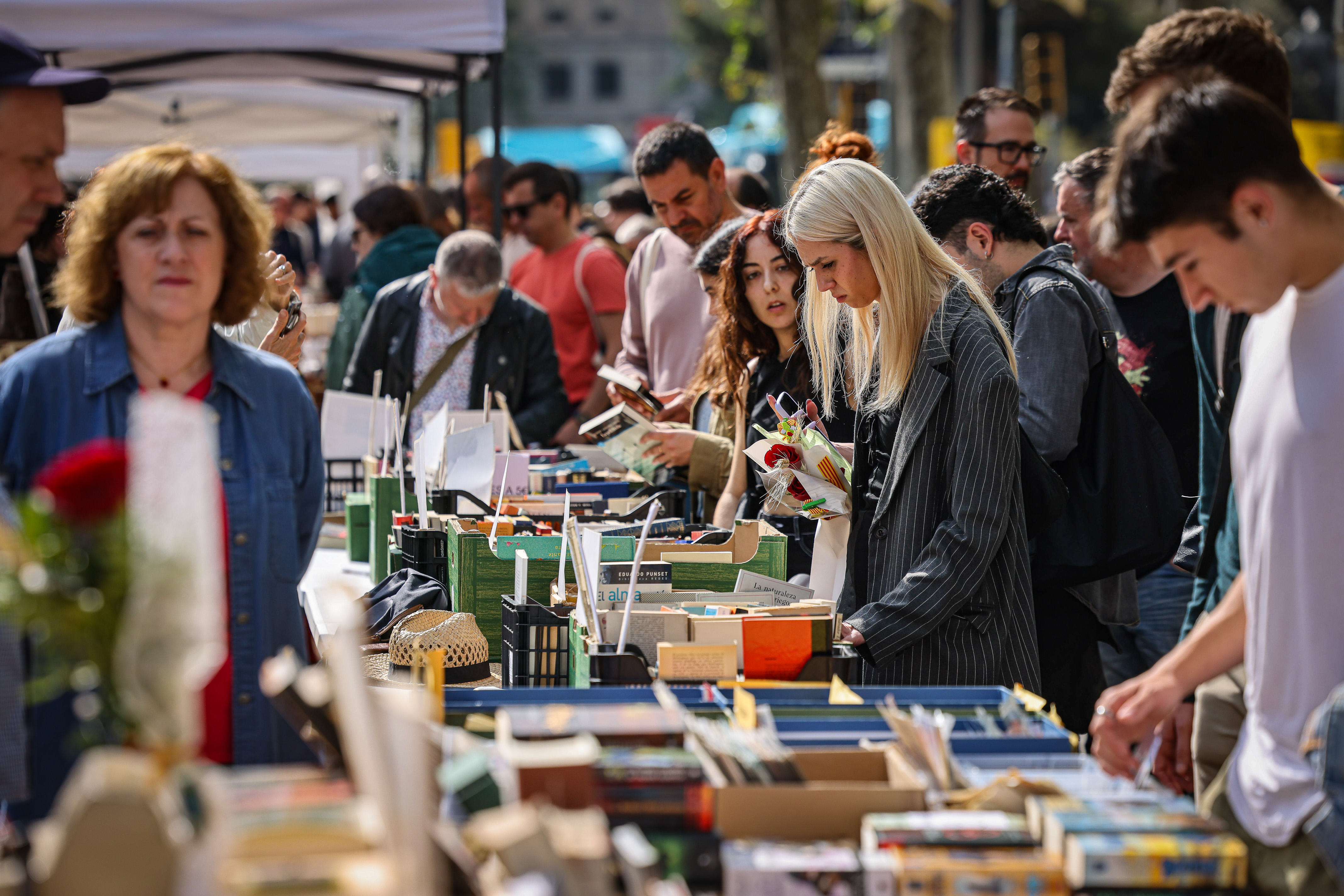 Book stands in Passeig de Gràcia boulevard in 2023