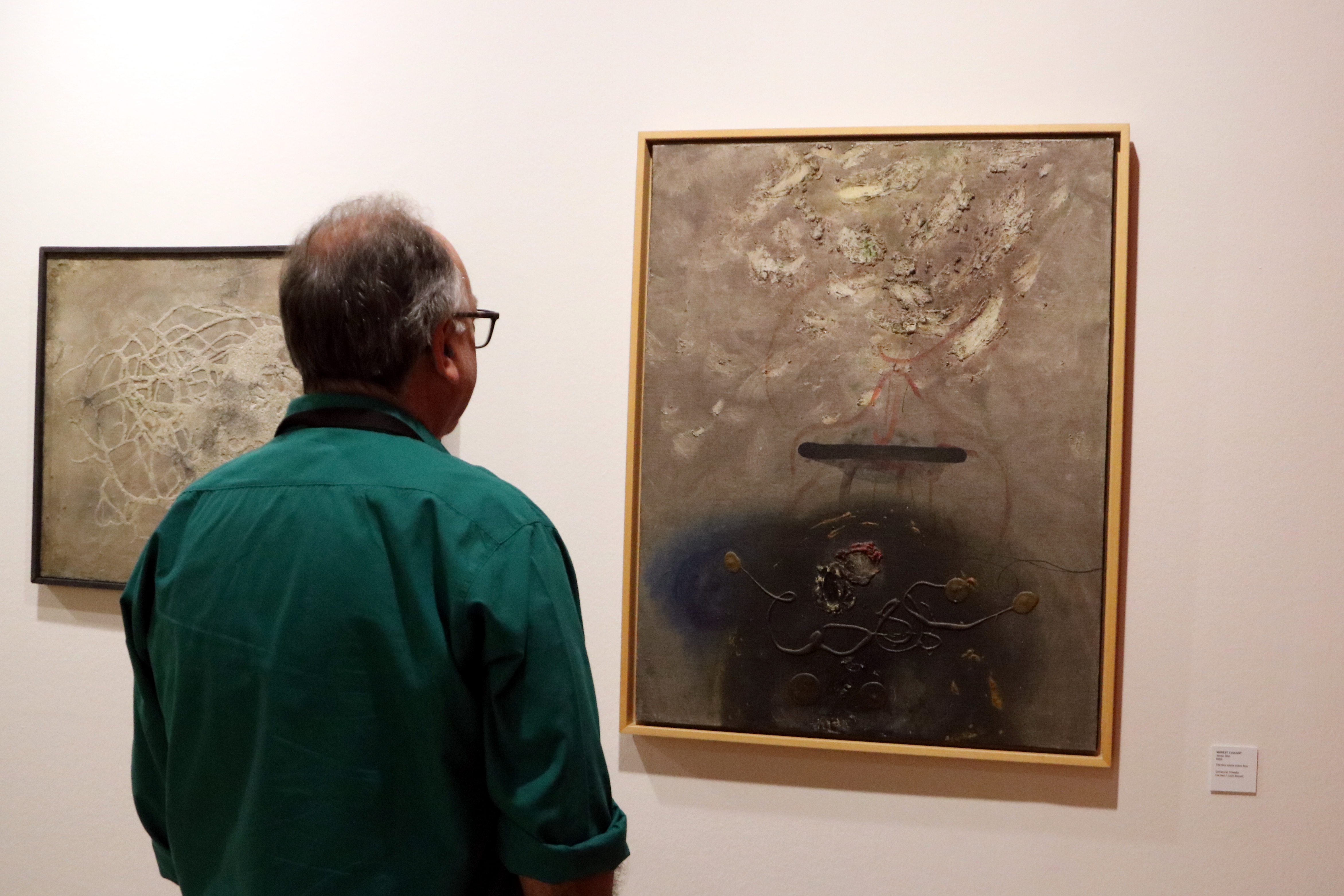 On the right, the work 'Sense títol' by Modest Cuixart
