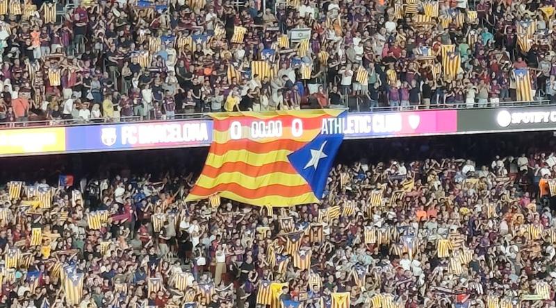 The Camp Nou fills with pro-independence flags