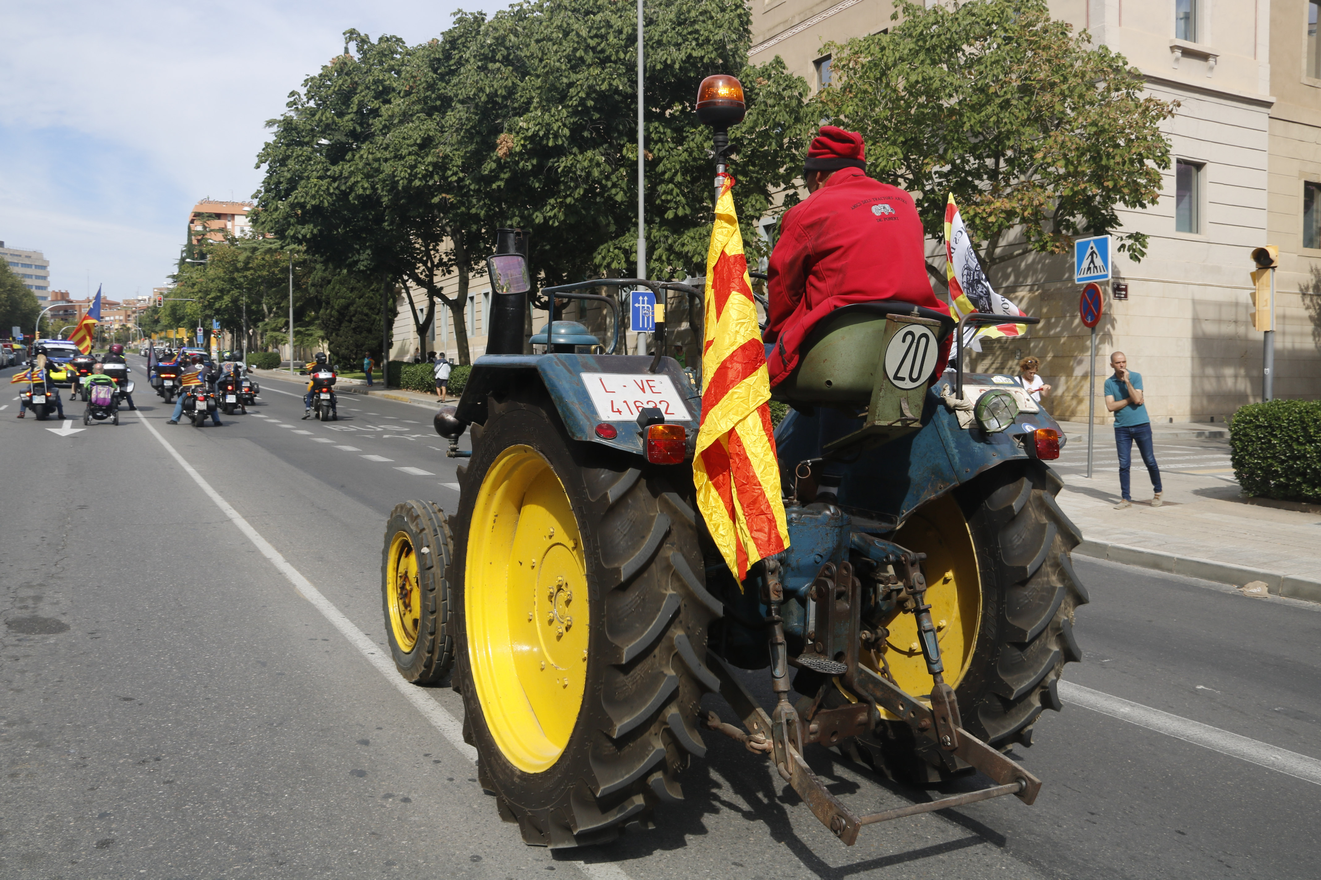 A tractor in the pro-independence demonstration in Lleida in Catalonia's National Day, 2024.