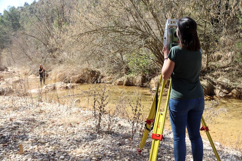 Researchers from the Forest Science and Technology Center of Catalonia measure water flow levels in the Aigua d'Ora river