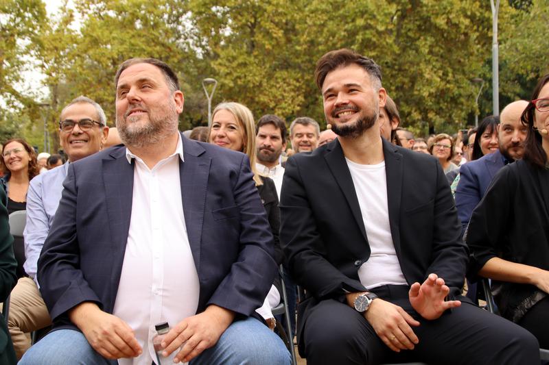 Esquerra's Oriol Junqueras and Gabriel Rufián in Santa Coloma de Gramenet, October 2022