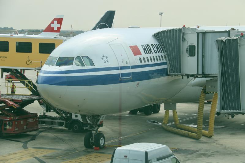 The Air China aircraft that covered the first Barcelona - Beijing route in three years