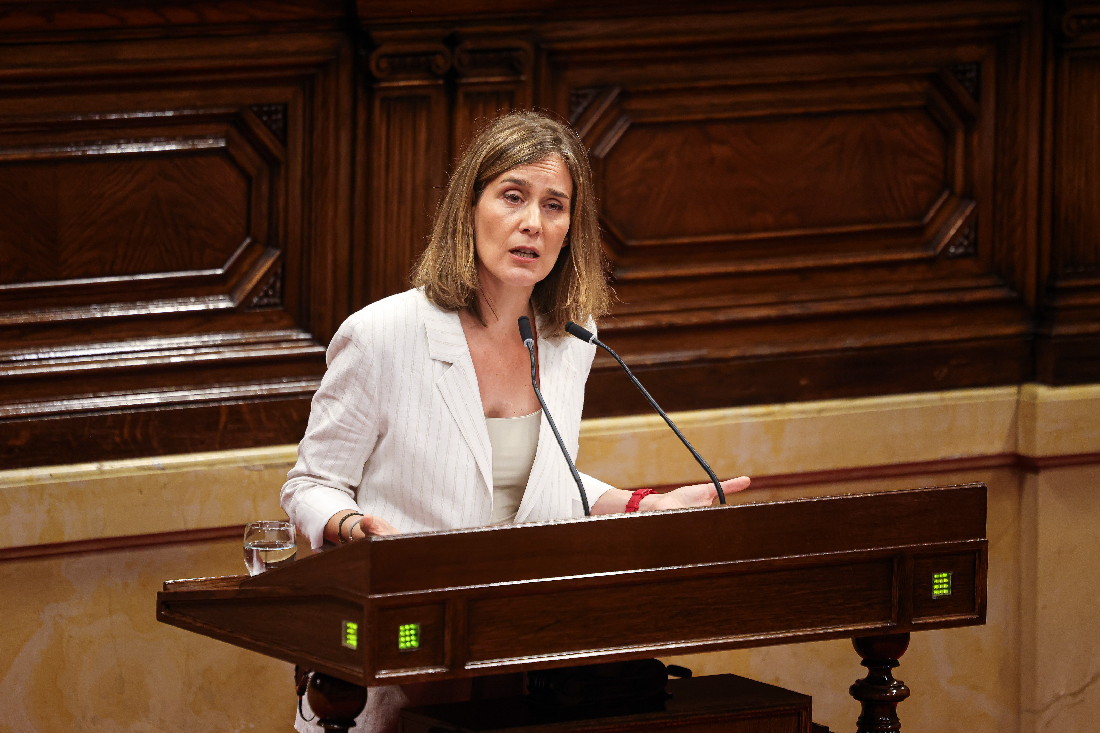 Leader of Comuns Sumar, Jéssica Albiach, speaks in the parliament during the investiture debate of Salvador Illa