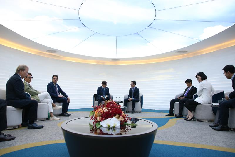 Catalan president Salvador Illa meeting with Vietnam Airlines